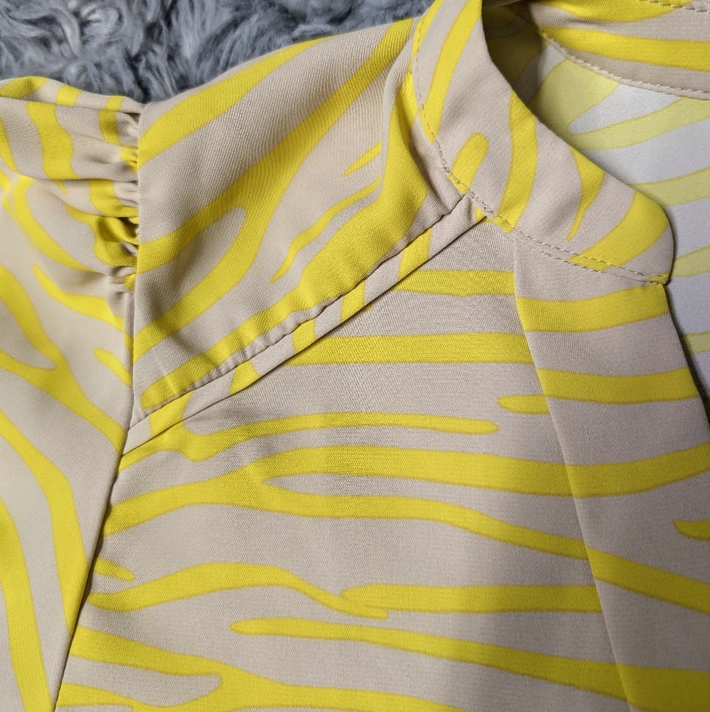 Zebra Animal Print XL Yellow and Tan Puff Sleeve with V-Neck Top - Picture 6 of 9